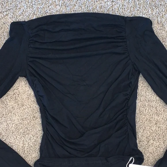 NWT Women's Black Off The Shoulder Long Sleeve Form Fitting Ruched Top XS - Picture 6 of 10